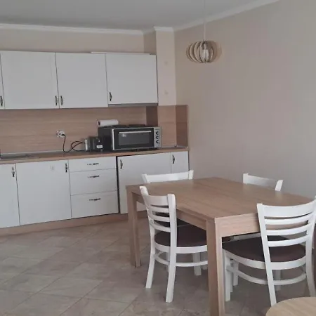 Apartment Eli3 *